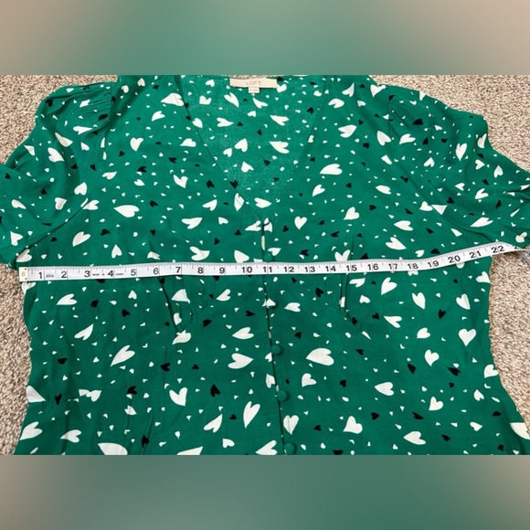 Loft Women’s Long Sleeve V-neck Green Hearts Holiday Festive Blouse Sz 16 - Picture 3 of 9